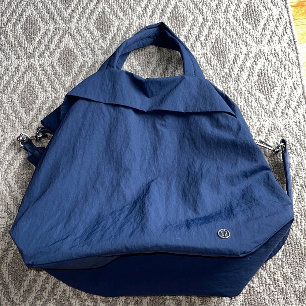 Lululemon On My Level bag
